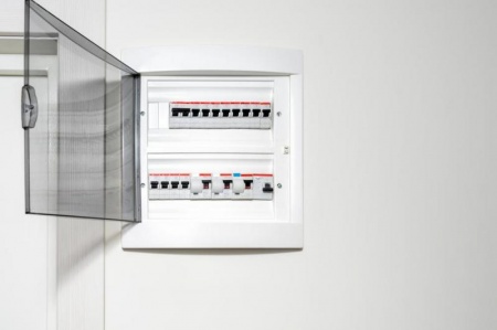 Comment réaliser une installation électrique fiable à Rainans ?